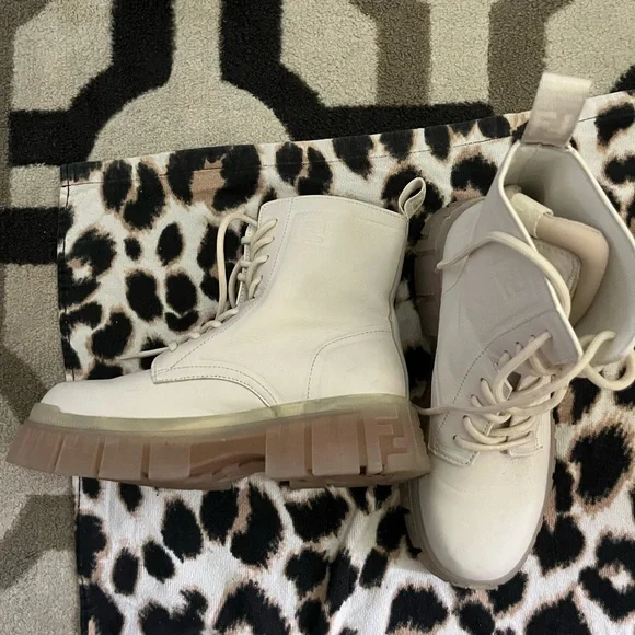 Worn 2x Fendi combat boots. Size 38 - Picture 3 of 6